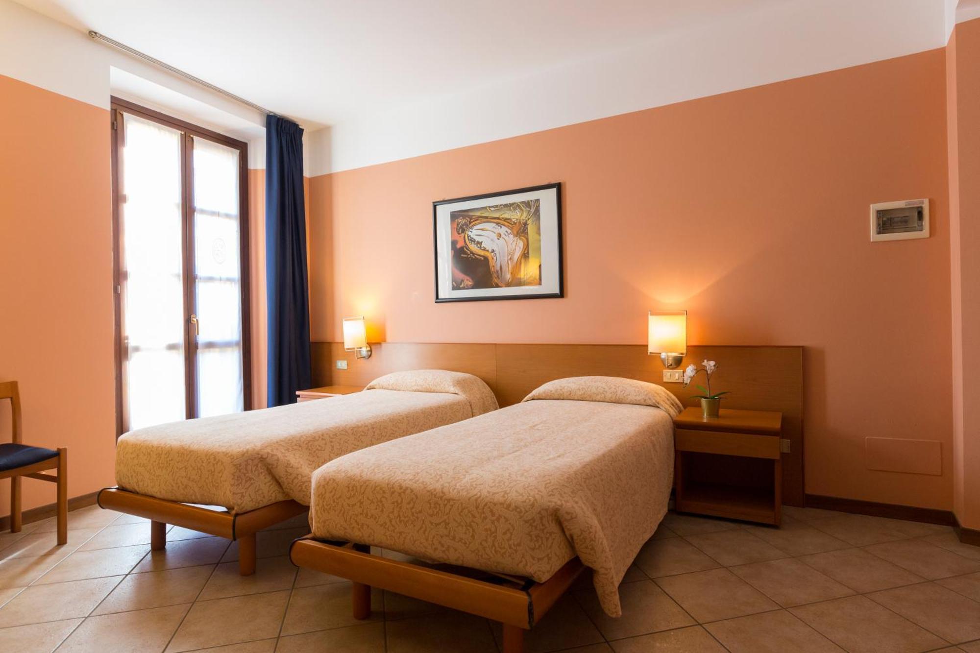 Antica Trattoria Dell'Uva Hotel Monza Bagian luar foto