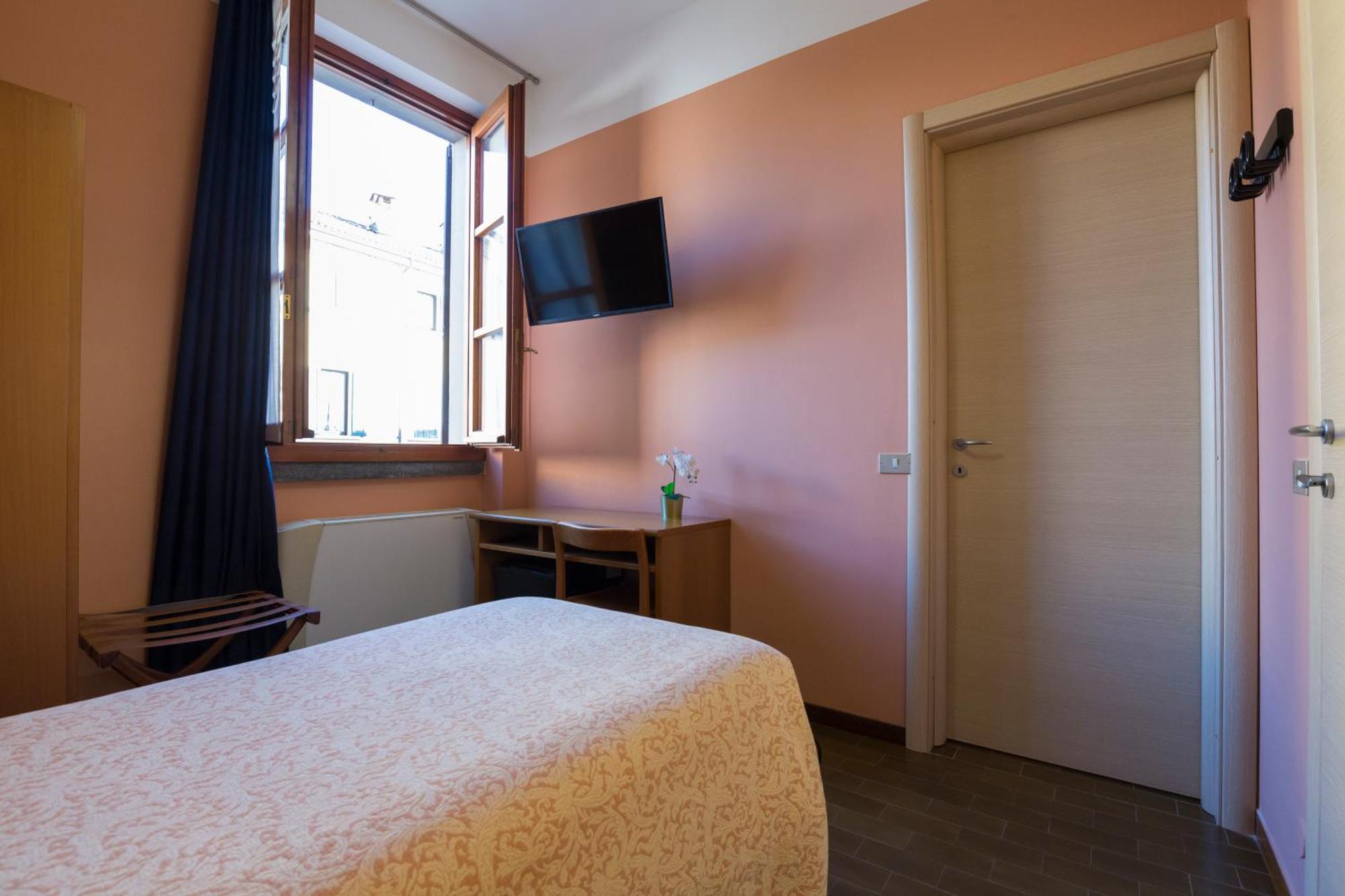 Antica Trattoria Dell'Uva Hotel Monza Bagian luar foto