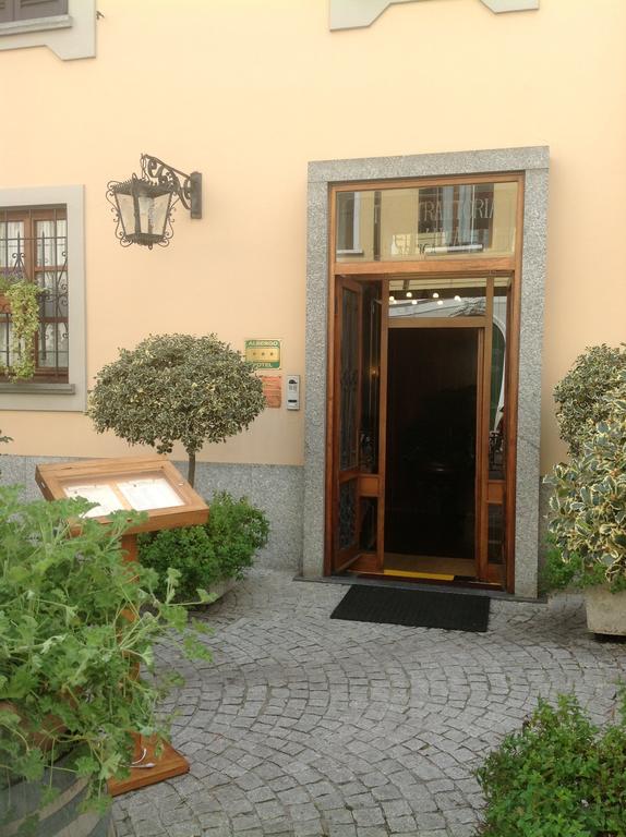Antica Trattoria Dell'Uva Hotel Monza Bagian luar foto