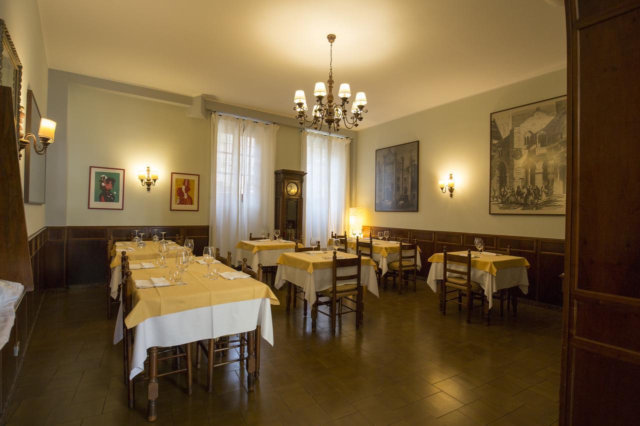 Antica Trattoria Dell'Uva Hotel Monza Bagian luar foto