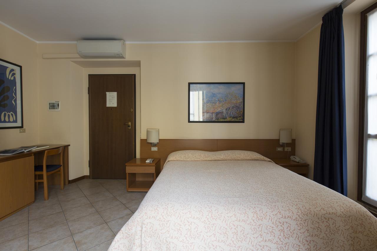Antica Trattoria Dell'Uva Hotel Monza Bagian luar foto